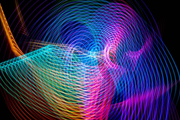 Абстрактный Радужный Неоновый Светящийся Рисунок Пересекающихся Линий Темный Фон Разноцветных — стоковое фото