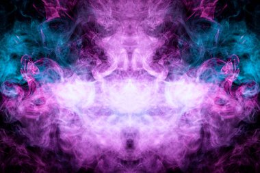 Pembe ve mor bir kafatası, canavar, dragon siyah Yalıtılmış zemin şeklinde kalın renkli duman. Vape duman kökenli. MoCap cool t-shirt için