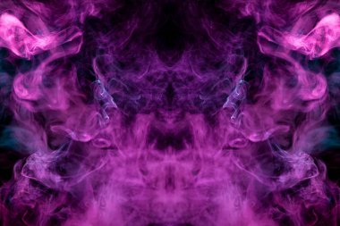 Pembe ve mor bir kafatası, canavar, dragon siyah Yalıtılmış zemin şeklinde kalın renkli duman. Vape duman kökenli. MoCap cool t-shirt için