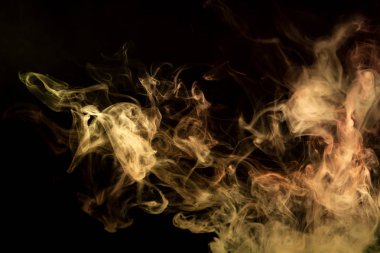 Kırmızı ve turuncu siyah bir duman bulutu arka plan izole. Vap duman arka plan