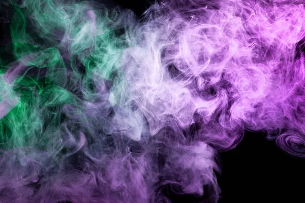 在黑色隔离的背景上浓浓的绿色和紫色烟雾 背景从 Vap 的烟雾 — 图库照片