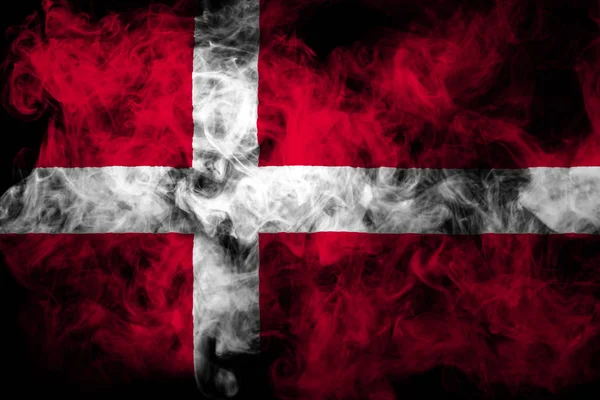 丹麦国旗从黑色孤立背景上的厚颜色烟雾 — 图库照片