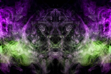 Bulut yeşil ve pembe bir kafatası, canavar, dragon siyah Yalıtılmış zemin şeklinde duman. Vape duman kökenli. MoCap cool t-shirt için