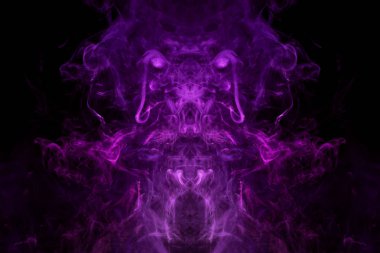Bir kafatası, canavar, dragon siyah Yalıtılmış zemin şeklinde yoğun çok renkli duman pembe ve mor renkler. Arka plan duman vape. MoCap cool t-shirt için