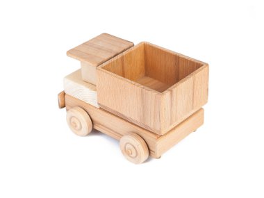 Kayın beyaz izole zemin üzerine yapılmış bir ahşap araba kamyon fotoğrafı