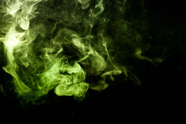 Humo Verde Colorido Sobre Fondo Negro Aislado Antecedentes Del Humo —  Fotos de Stock