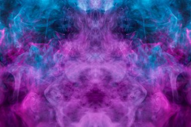 Bir kafatası, canavar, dragon siyah Yalıtılmış zemin şeklinde yoğun çok renkli duman pembe, mavi ve mor renkler. Arka plan duman vape. MoCap cool t-shirt için