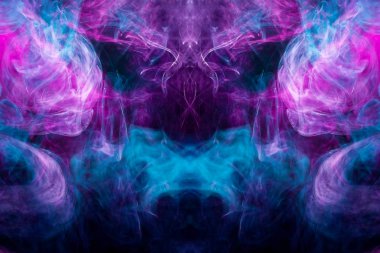 Bir kafatası, canavar, dragon siyah Yalıtılmış zemin şeklinde yoğun çok renkli duman pembe, mavi ve mor renkler. Arka plan duman vape. MoCap cool t-shirt için