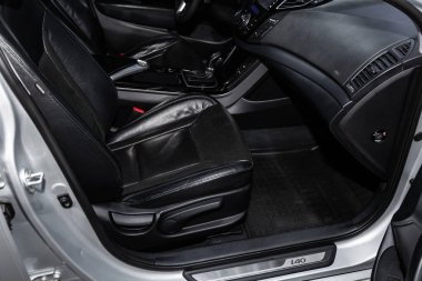 Novosibirsk, Rusya - 25 Ocak 2018: Hyundai Elantra, pano, koltuklar ve direksiyon simidi close-up. Fotoğraf üzerinde bir park Novosibirs içinde modern bir araba