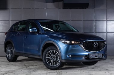 Novosibirsk, Rusya - 25 Ocak 2019: Mazda Cx-5, önden görünüm. Fotoğraf üzerinde bir park Novosibirs içinde modern bir araba