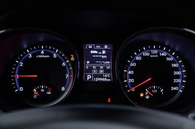 Novosibirsk, Rusya - 25 Ocak 2019: Hyundai Santa Fe, pano close-up. Fotoğraf üzerinde bir park Novosibirs içinde modern bir araba