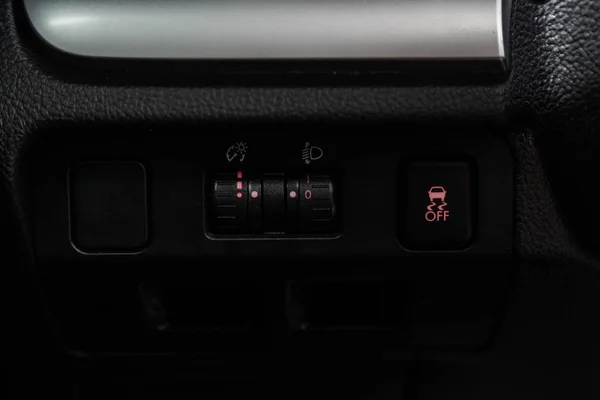 俄罗斯新西比尔斯克 2019年1月25日 斯巴鲁 侧门按钮的特写镜头 在新西比尔停车场拍摄一辆现代汽车 — 图库照片