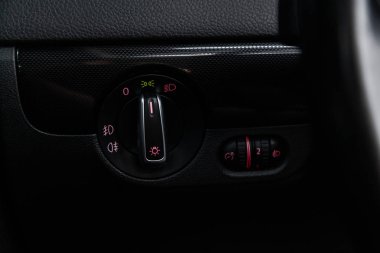 Novosibirsk, Rusya - 25 Ocak 2019: Volkswagen Jetta, düğmeleri close-up. Fotoğraf üzerinde bir park Novosibirs içinde modern bir araba