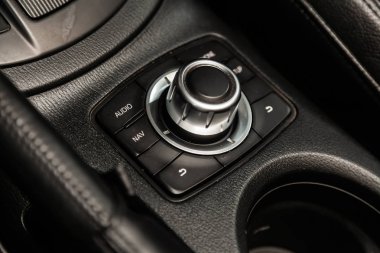 Novosibirsk, Rusya - 30 Ocak 2019: Mazda Cx-5, pano ve düğmeleri yakın çekim. Fotoğraf üzerinde bir park Novosibirs içinde modern bir araba