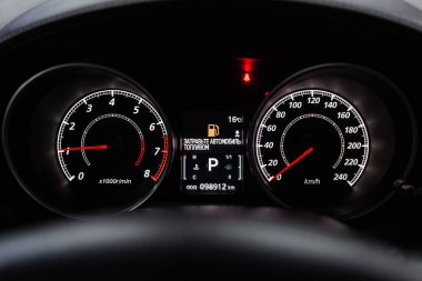 Novosibirsk, Rusya - 30 Ocak 2019: Mitsubishi Outlander, pano close-up. Fotoğraf üzerinde bir park Novosibirs içinde modern bir araba