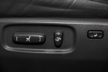 Novosibirsk, Rusya - 30 Ocak 2019: Toyota Land Cruiser 200, düğmeleri close-up. Fotoğraf üzerinde bir park Novosibirsk içinde modern bir araba