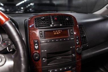 Novosibirsk, Rusya - 01 Şubat 2019: Cadillac Cts, pano close-up, üfleyici, Klima, oyuncu ayarı. Fotoğraf üzerinde bir park Novosibirs içinde modern bir araba