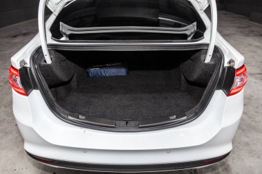 Novosibirsk, Rusya Federasyonu-01 Şubat 2019: Ford Mondeo, bagajı, close-up ön görünümü. Fotoğraf üzerinde bir park Novosibirs içinde modern bir araba