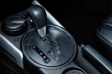 Novosibirsk, Rusya - 01 Şubat 2019: Mitsubishi Asx, Hızlandırıcı kolu ve düğmeleri yakın çekim. Fotoğraf üzerinde bir park Novosibirs içinde modern bir araba