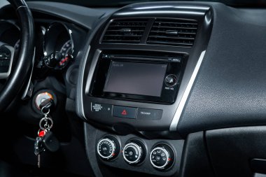 Novosibirsk, Rusya - 01 Şubat 2019: Mitsubishi Asx, pano close-up, üfleyici, Klima ve oyuncu ayarı. Fotoğraf üzerinde bir park Novosibirs içinde modern bir araba