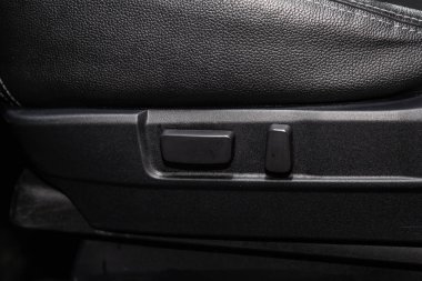 Novosibirsk, Rusya - 01 Şubat 2019: Mitsubishi Outlander, düğmeleri close-up: ayar düğmeleri koltuk. Fotoğraf üzerinde bir park Novosibirs içinde modern bir araba