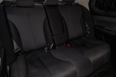 Novosibirsk, Rusya - 01 Şubat 2019: Nissan Tiida, arka koltuklar close-up. Fotoğraf üzerinde bir park Novosibirs içinde modern bir araba