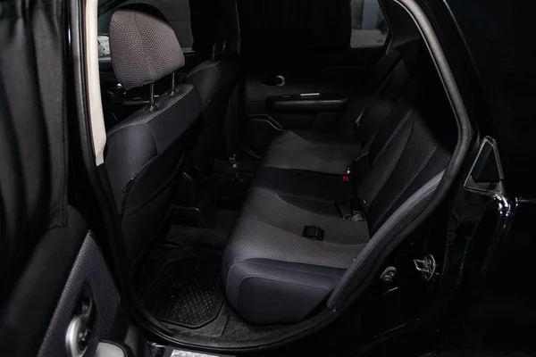 俄罗斯新西比尔斯克 2019年2月1日 日产提达 特写后排座椅 在新西比尔停车场拍摄一辆现代汽车 — 图库照片