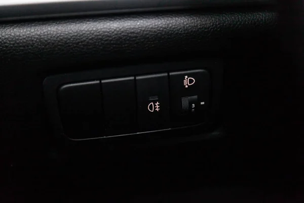 俄罗斯新西比尔斯克 2019年2月1日 双龙阿蒂翁 大灯调整按钮的特写 在新西比尔停车场拍摄一辆现代汽车 — 图库照片