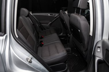 Novosibirsk, Rusya - 01 Şubat 2019: Volkswagen Tiguan, arka koltuklar close-up. Fotoğraf üzerinde bir park Novosibirs içinde modern bir araba