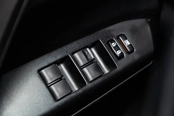 新西比尔斯克 俄罗斯 2019年2月1日 Rav 侧门按钮的特写 窗口调整按钮 在新西比尔停车场拍摄一辆现代汽车 — 图库照片
