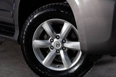 Novosibirsk, Rusya - 05 Şubat 2019: Lexus Gx460, direksiyonu close-up. Fotoğraf üzerinde bir park Novosibirs içinde modern bir araba