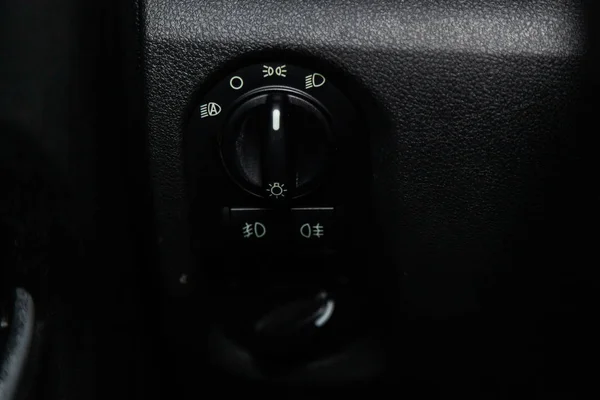 俄罗斯新西比尔斯克 2019年2月5日 格兰塔 大灯调整按钮的特写镜头 在新西比尔停车场拍摄一辆现代汽车 — 图库照片