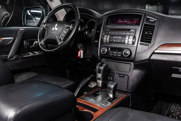 Nowosybirsk Rosja Lutego 2019 Mitsubishi Pajero Zbliżenie Deska Rozdzielcza Prędkościomierz — Zdjęcie stockowe