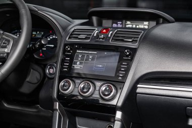 Novosibirsk, Rusya - 05 Şubat 2019: Subaru Forester, pano, üfleyici, Klima, oyuncu düzeltilmesi yakın çekim. Fotoğraf üzerinde bir park Novosibirs içinde modern bir araba