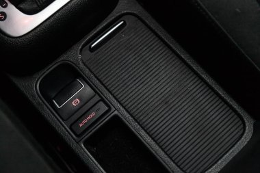 Novosibirsk, Rusya - 05 Şubat 2019: Volkswagen Tiguan, düğmeleri: Park sistemi close-up. Fotoğraf üzerinde bir park Novosibirs içinde modern bir araba