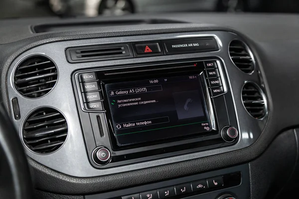 Novosibirsk Ryssland Februari 2019 Volkswagen Tiguan Närbild Instrumentpanelen Radio Spelare — Stockfoto