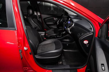 Novosibirsk, Rusya - 05 Şubat 2019: Hyundai IX-35, pano, hız göstergesi ve takometre, koltuklar ve direksiyon simidi close-up. Fotoğraf üzerinde bir park Novosibirs içinde modern bir araba