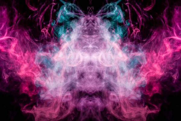 浓浓的蓝色和粉红色的烟雾 以头骨 龙的形式在黑色上孤立 背景从蒸汽的烟雾 T恤的 Mocap — 图库照片