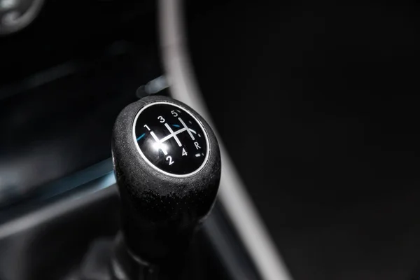 新西比尔斯克 俄罗斯 2019年2月8日 斯巴鲁森林 特写镜头的加速器手柄和按钮 在新西比尔停车场拍摄一辆现代汽车 — 图库照片