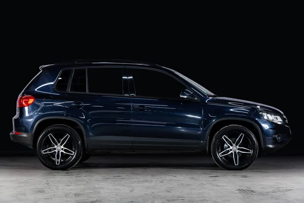 Νοβοσιμπίρσκ Ρωσία Φεβρουάριος 2019 Volkswagen Tiguan Πλευρική Θέα Φωτογραφία Του — Φωτογραφία Αρχείου