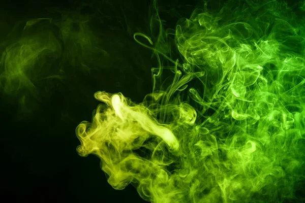 Arte Abstracto Color Verde Humo Sobre Fondo Negro Aislado Detener —  Fotos de Stock