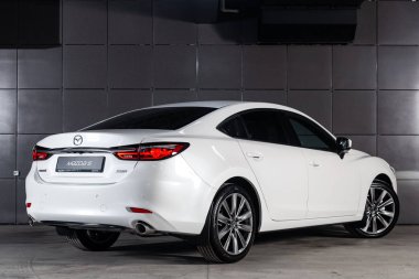 Novosibirsk, Rusya - 10 Şubat 2019: Mazda 6, arkadan görünüm. Fotoğraf üzerinde bir park Novosibirs içinde modern bir araba