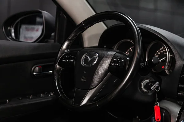 Novosibirsk Rusya Şubat 2019 Mazda Pano Hız Göstergesi Takometre Direksiyon — Stok fotoğraf