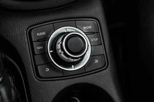 Novosibirsk Rusia Februarie 2019 Mazda Aproape Selectorul Control Audio Telefon — Fotografie, imagine de stoc