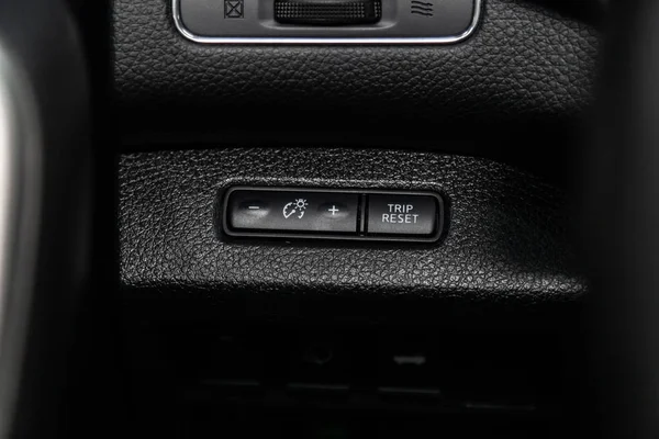新西比尔斯克 俄罗斯 2019年2月10日 日产泰纳 大灯调整按钮和其他按钮的特写 在新西比尔停车场拍摄一辆现代汽车 — 图库照片