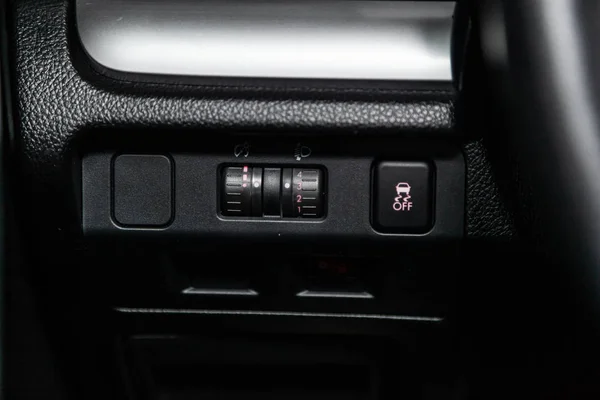 俄罗斯新西比尔斯克 2019年2月10日 斯巴鲁森林 大灯调整按钮的特写镜头 在新西比尔停车场拍摄一辆现代汽车 — 图库照片