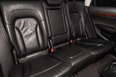 Novosibirsk, Rusya - 15 Şubat 2019: Audi Q5, yakın-up arka koltuklar. Fotoğraf üzerinde bir park Novosibirs içinde modern bir araba