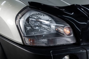 Novosibirsk, Rusya - 15 Şubat 2019: Hyundai Tucson, yakın-up Far ayar düğmesi. Fotoğraf üzerinde bir park Novosibirs içinde modern bir araba