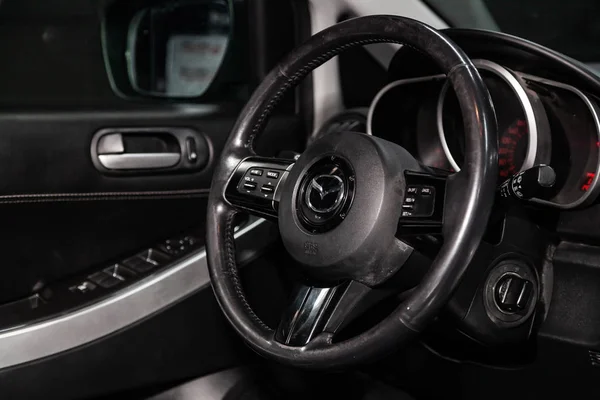 Nowosybirsk Rosja Lutego 2019 Mazda Zbliżenie Deski Rozdzielczej Prędkościomierz Obrotomierz — Zdjęcie stockowe