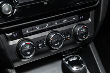 Novosibirsk, Rusya - 15 Şubat 2019: Skoda Octavia, yakın-up tablonun, üfleyici, Klima düzeltilmesi. Fotoğraf üzerinde bir park Novosibirs içinde modern bir araba